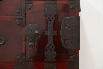 アンティーク家具　古民具・骨董　古い栗材の漆の綺麗な米沢箪笥(時代箪笥)