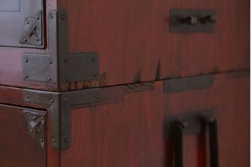 アンティーク家具　古民具・骨董　古い栗材の漆の綺麗な米沢箪笥(時代箪笥)