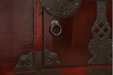 アンティーク家具　古民具・骨董　古い栗材の漆の綺麗な米沢箪笥(時代箪笥)