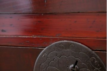 アンティーク家具　古民具・骨董　古い栗材の漆の綺麗な米沢箪笥(時代箪笥)