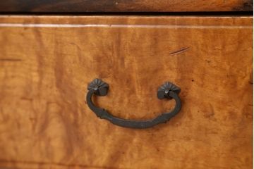 アンティーク家具　古いお家の上品な二段重ね茶箪笥(飾り棚・食器棚)