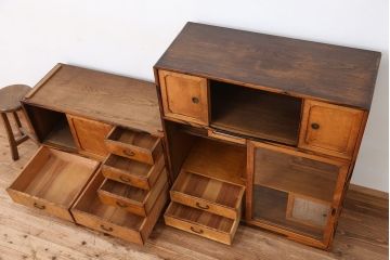 アンティーク家具　古いお家の上品な二段重ね茶箪笥(飾り棚・食器棚)