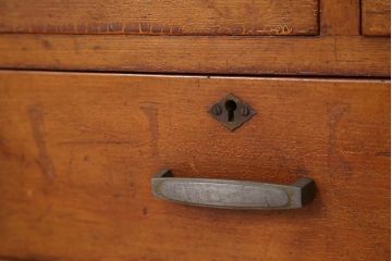 重厚!古い雑貨のレトロな34杯引き出し(ドロワー・薬箪笥)