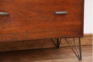 アンティーク家具　アンティーク　古い木のシンプルな鉄脚収納棚