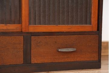 アンティーク家具　アンティーク　古い木の銀モールガラス収納棚