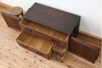 アンティーク家具　重厚!観音開き時代箪笥ローボード(ローチェスト)