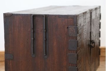 アンティーク家具　重厚!観音開き時代箪笥ローボード(ローチェスト)