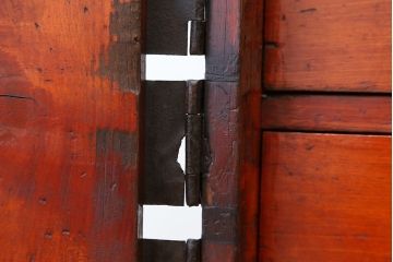 アンティーク家具　古民具・骨董　金具の立派な観音開き時代箪笥ローボード(ローチェスト)