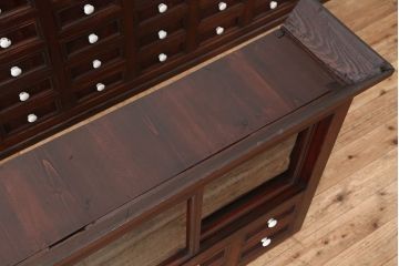 アンティーク家具　大正ロマン!味わい深い引き出し収納棚(ガラスケース、ドロワー、薬箪笥、百味箪笥)