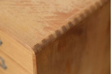 レトロ家具　レトロなデザインのネームプレート付小引き出し