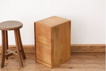 レトロ家具　レトロなデザインのネームプレート付小引き出し