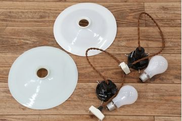 古いお家のレトロな平笠照明　2枚セット