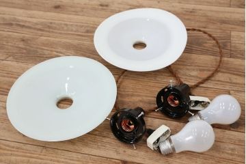 古いお家のレトロな平笠照明　2枚セット
