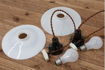 古いお家のレトロな平笠照明　2枚セット?