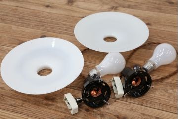 古いお家のレトロな平笠照明　2枚セット?