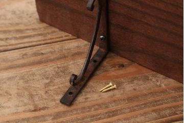 アンティーク雑貨　アンティークな雰囲気!　ホワイトアッシュ材のブラックアイアンステー壁面飾り棚(小)(色=ダークブラウン)(1)