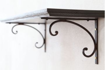 アンティーク雑貨　アンティークな雰囲気!ホワイトアッシュ材のブラックアイアンステー壁面飾り棚(中)(色=ダークブラウン)(1)