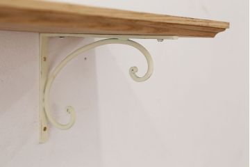 アンティーク雑貨　アンティークな雰囲気!ホワイトアッシュ材のホワイトアイアンステー壁面飾り棚(大)(色=ナチュラルホワイト)(1)