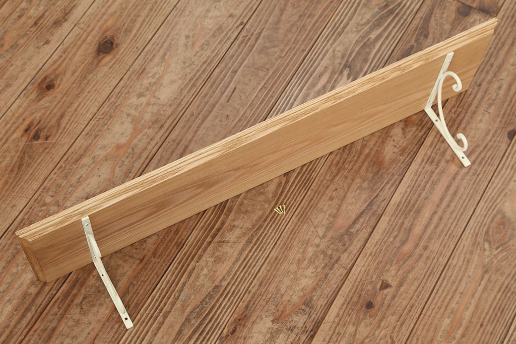 アンティーク雑貨　アンティークな雰囲気!ホワイトアッシュ材のホワイトアイアンステー壁面飾り棚(大)(色=ナチュラルホワイト)(1)