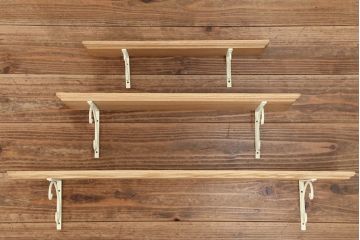 アンティーク雑貨　アンティークな雰囲気!ホワイトアッシュ材のホワイトアイアンステー壁面飾り棚(大)(色=ナチュラルホワイト)(1)