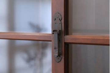 アンティーク家具　古民具・骨董　重厚な骨太枠の関西収納棚(飾り棚・食器棚・ガラスケース・水屋箪笥)