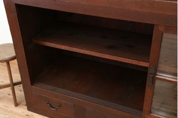 アンティーク家具　古民具・骨董　重厚な骨太枠の関西収納棚(飾り棚・食器棚・ガラスケース・水屋箪笥)
