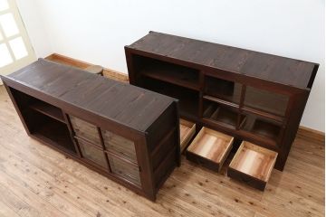 アンティーク家具　古民具・骨董　重厚な骨太枠の関西収納棚(飾り棚・食器棚・ガラスケース・水屋箪笥)
