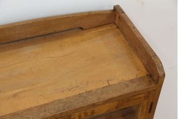レトロ家具　アンティーク　レトロなデザインのシンプルな本箱