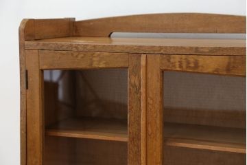 レトロ家具　アンティーク　レトロなデザインのシンプルな本箱