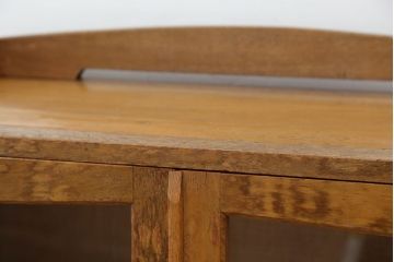 レトロ家具　アンティーク　レトロなデザインのシンプルな本箱