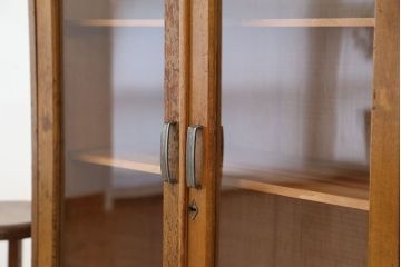 レトロ家具　アンティーク　レトロなデザインのシンプルな本箱