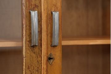 レトロ家具　アンティーク　レトロなデザインのシンプルな本箱