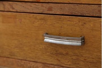 レトロ家具　アンティーク　レトロなデザインのシンプルな本箱