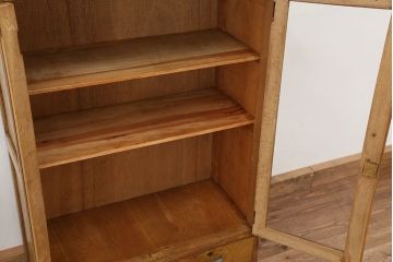 レトロ家具　アンティーク　レトロなデザインのシンプルな本箱