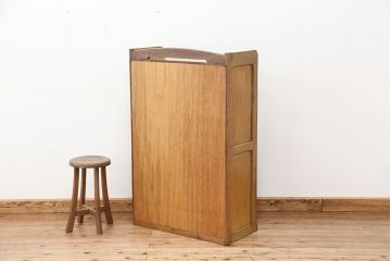 レトロ家具　アンティーク　レトロなデザインのシンプルな本箱