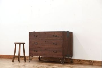 アンティーク家具　アンティーク　鉄脚ローチェスト?(ローボード)