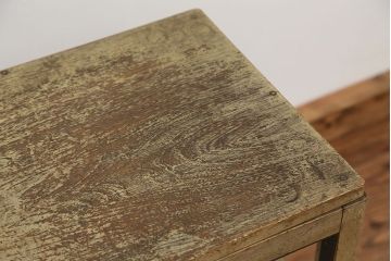レトロ家具　アンティーク　レトロなデザインのシンプルなサイドテーブル