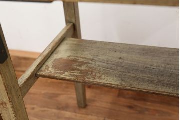 レトロ家具　アンティーク　レトロなデザインのシンプルなサイドテーブル