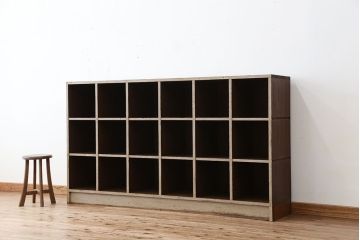 アンティーク家具　アンティーク　古い学校の大きなマス目棚(飾り棚、陳列棚、下駄箱)