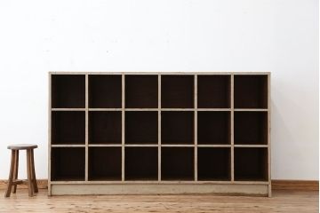 アンティーク家具　アンティーク　古い学校の大きなマス目棚(飾り棚、陳列棚、下駄箱)