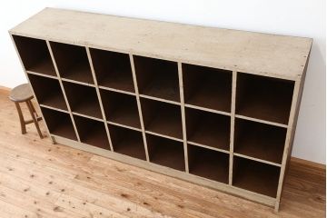 アンティーク家具　アンティーク　古い学校の大きなマス目棚(飾り棚、陳列棚、下駄箱)