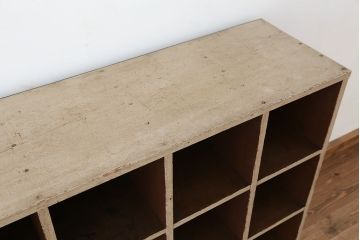 アンティーク家具　アンティーク　古い学校の大きなマス目棚(飾り棚、陳列棚、下駄箱)