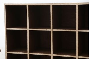アンティーク家具　アンティーク　古い学校の大きなマス目棚(飾り棚、陳列棚、下駄箱)