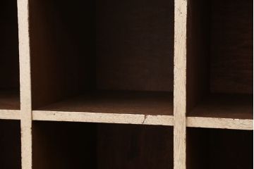 アンティーク家具　アンティーク　古い学校の大きなマス目棚(飾り棚、陳列棚、下駄箱)
