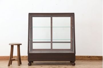 アンティーク家具　アンティーク　素敵なデザイン!古いタバコ屋の台形ガラスケース