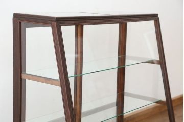 アンティーク家具　アンティーク　素敵なデザイン!古いタバコ屋の台形ガラスケース