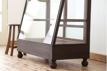 アンティーク家具　アンティーク　素敵なデザイン!古いタバコ屋の台形ガラスケース