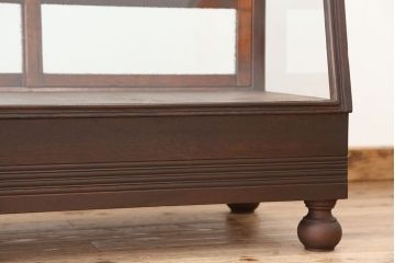 アンティーク家具　アンティーク　素敵なデザイン!古いタバコ屋の台形ガラスケース