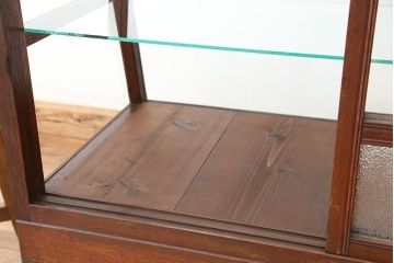 アンティーク家具　アンティーク　素敵なデザイン!古いタバコ屋の台形ガラスケース