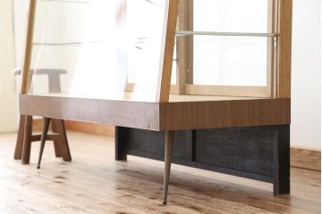 レトロ家具　アンティーク　古い駄菓子屋のレトロな台形ガラスケース?(ショーケース)